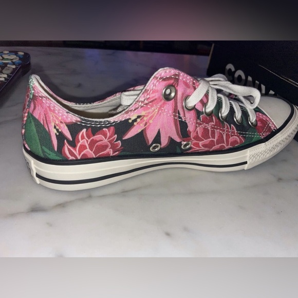 Mens Size 6 Womens Size 7.5 - Converse Chuck Taylor All Star Low Wild Florals - Picture 3 of 4